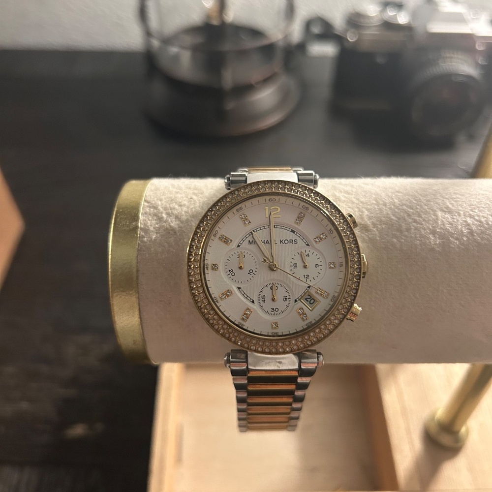 Watch - Picture 2 of 4